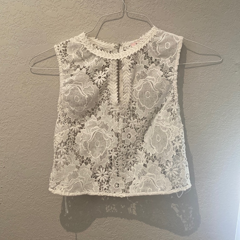 White lace zip up tank top. Size M.